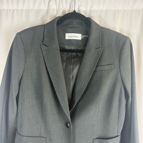 NWT Calvin Klein Women Gray striped 3 button Carrier Blazer Size: 10 - Picture 3 of 16
